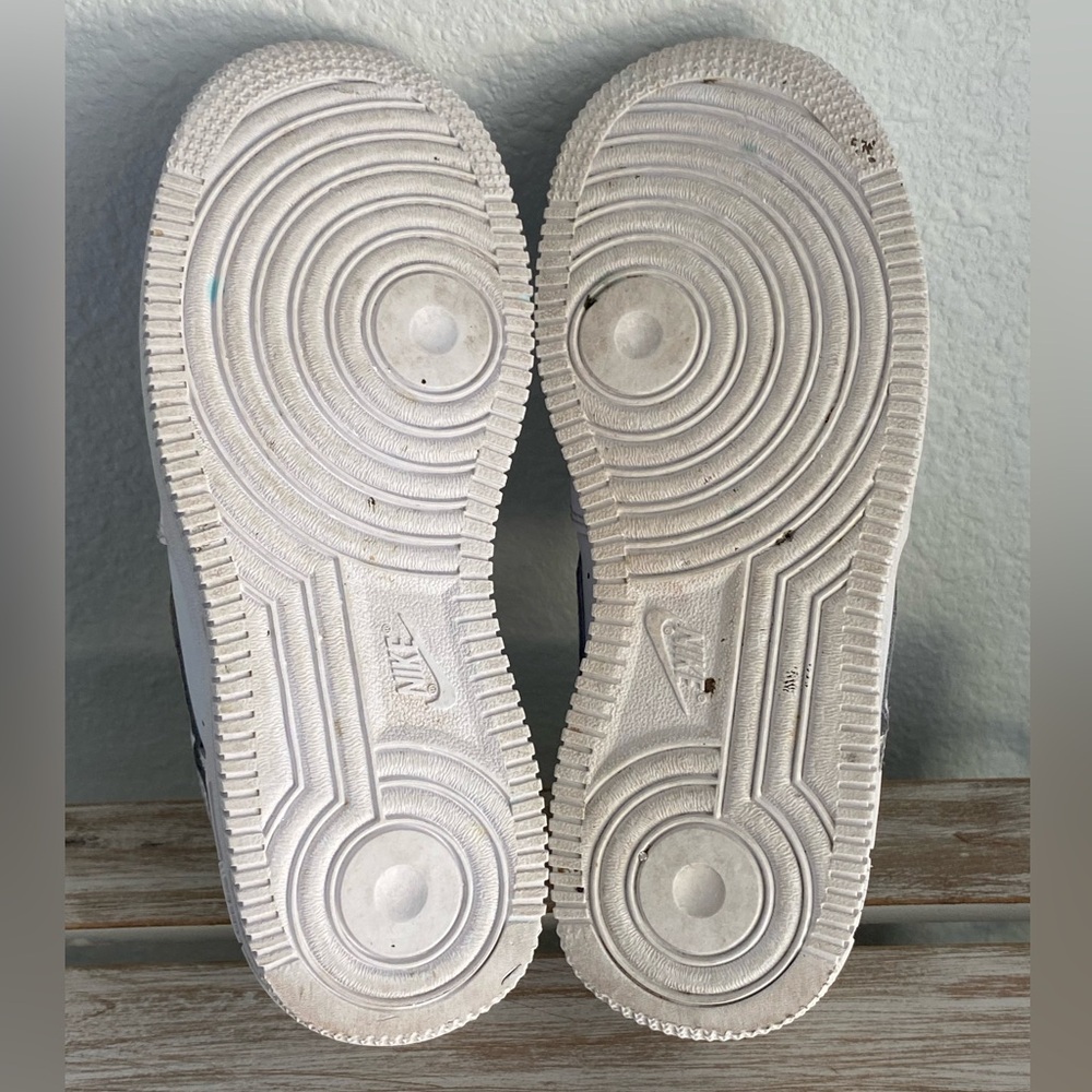 Nike Air Force One Youth Size 2.5Y Triple White Leather Shoes - Picture 10 of 12